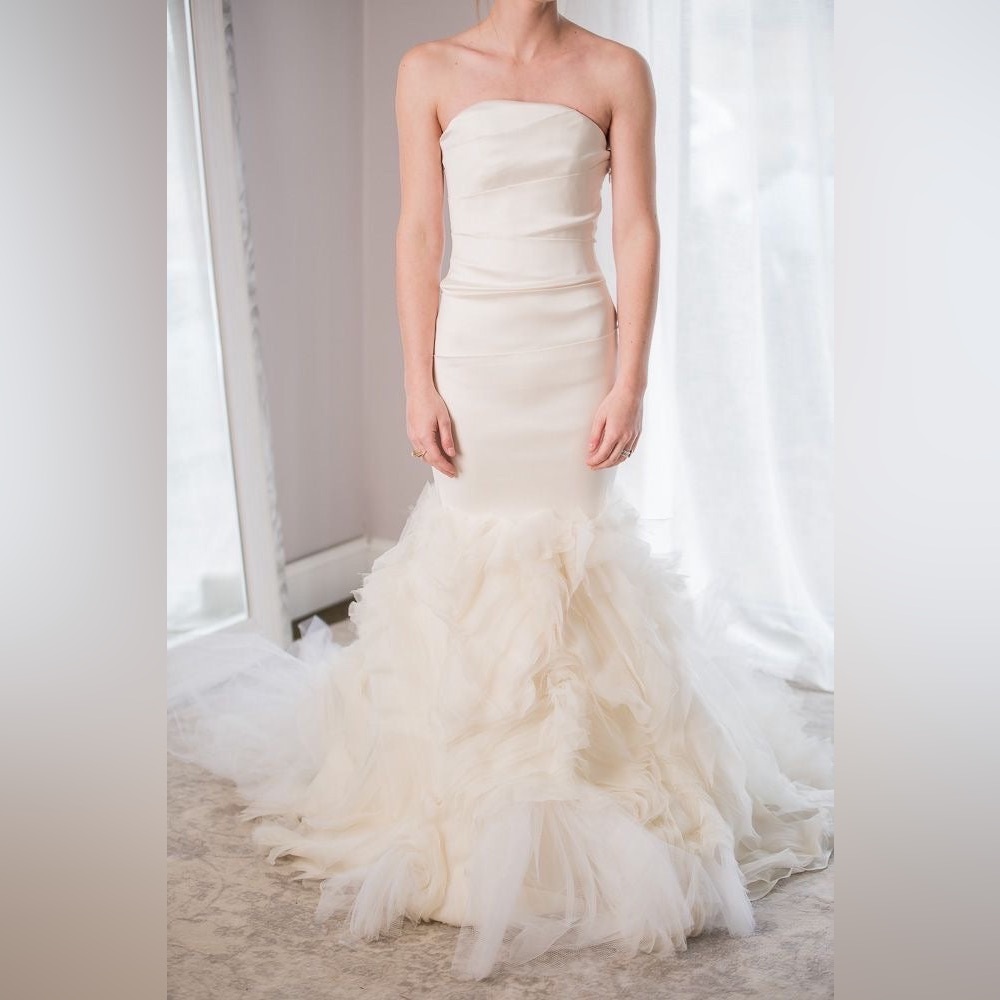 Vera Wang Kathleen Strapless Cream wedding Gown size 4 - Picture 2 of 14